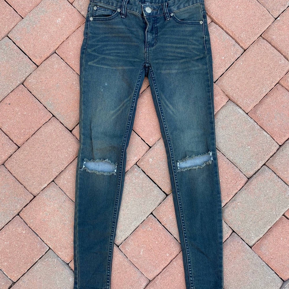 Free People Skinny Cut out knees SZ 24